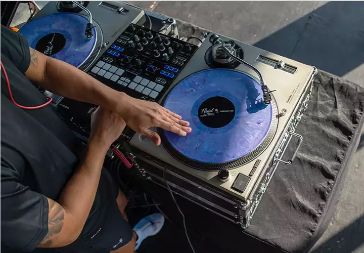 Live DJ